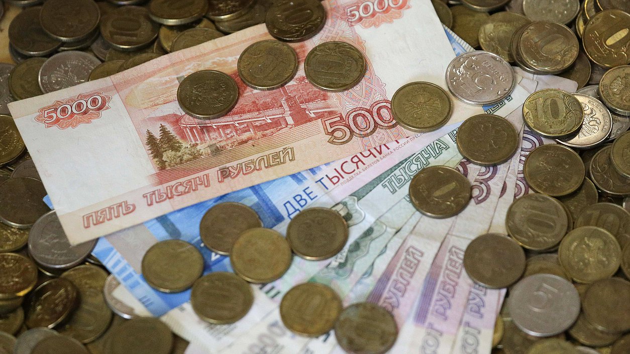 С 1 июня российские семью будут получать выплаты на детей