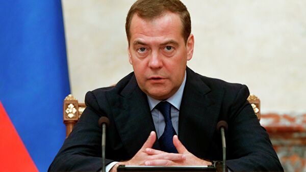 Медведев предложил ввести для всех россиян минимальный гарантированный доход