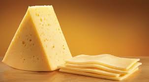 Диетолог рассказал, почему нельзя есть много сыра