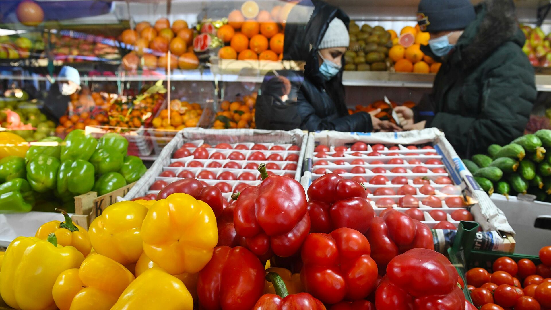 В России выросли цены на водку, овощи и мясо