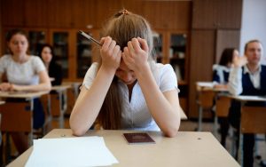 Правительство упростило сдачу экзаменов для школьников в 2021 году