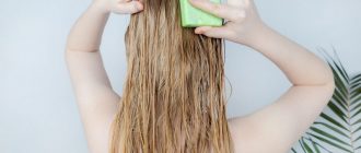 Почему не стоит мыть волосы обычным шампунем?