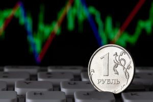 Впереди трудные времена: экономисты предсказывают падение рубля в следующем году